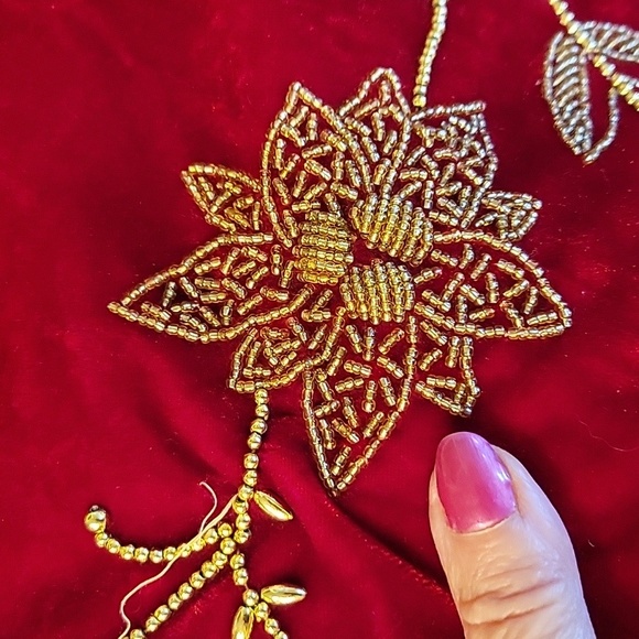 SANTA'S Best 56" Red Velvet Beaded luxurious Christmas 🎄 Tree Skirt - Picture 6 of 7